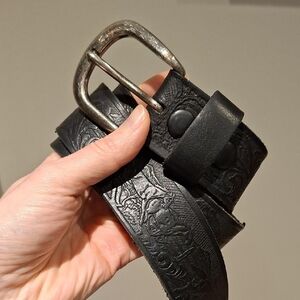 Men's Black Genuine Leather Embossed/Etched Belt with Horse Design (Size US 40)